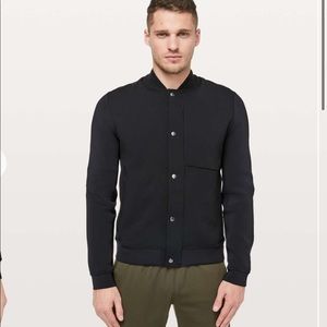 Lululemon Sojourn Bomber (black large)